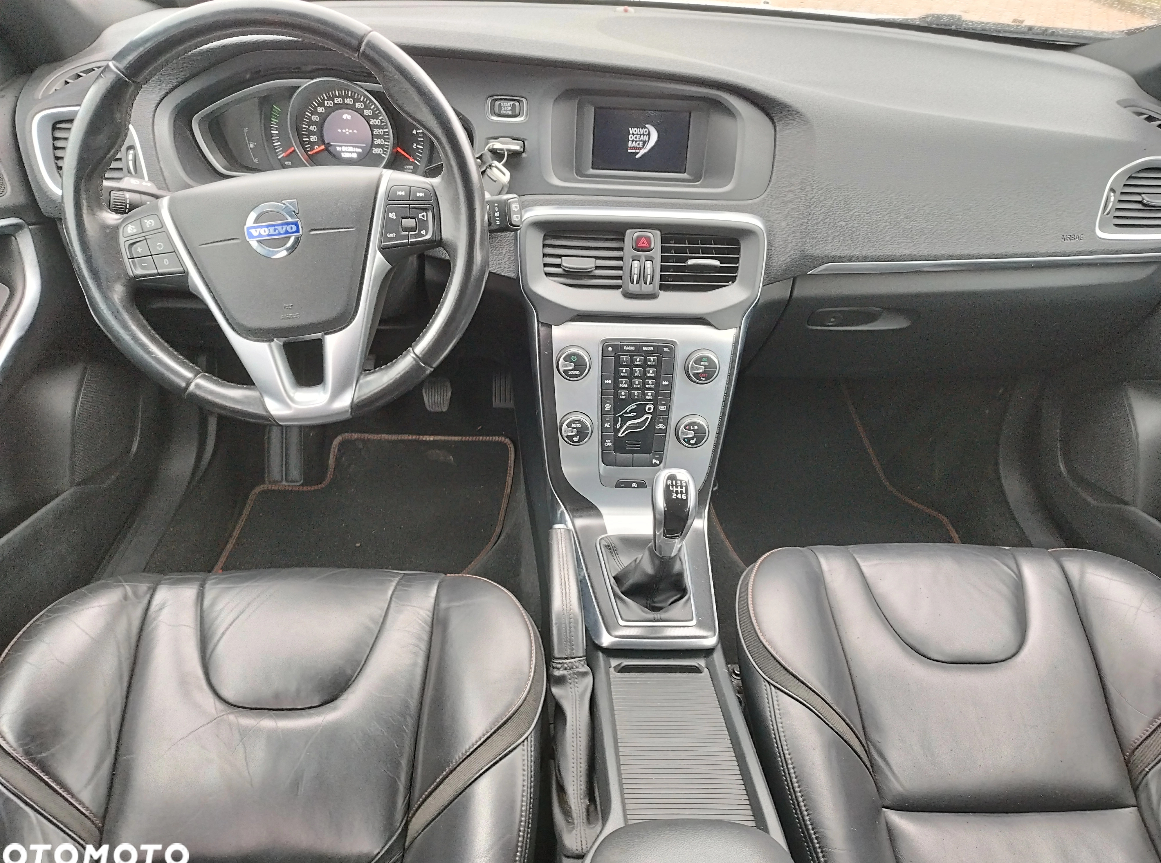 Volvo V40 cena 43700 przebieg: 129000, rok produkcji 2015 z Przasnysz małe 56